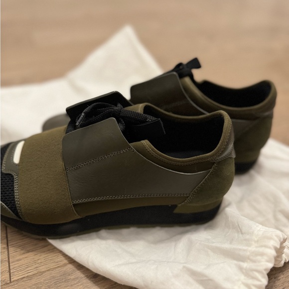 Balenciaga - Picture 4 of 8